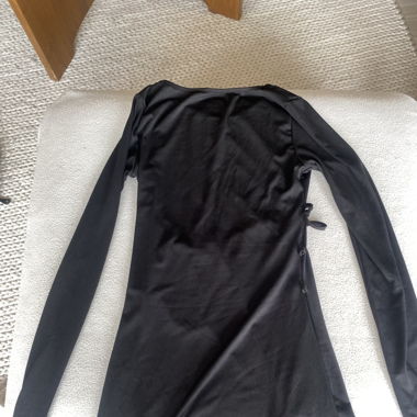 Petite robe noir avec corset derrière 