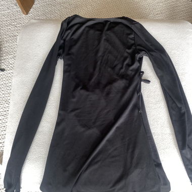 Petite robe noir avec corset derrière 