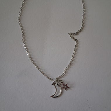 Collana color argento con luna