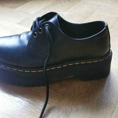 Neue Dr. Martens Plateau-Schuhe 37