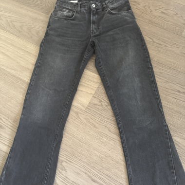 Schwarze Zara-Flare-Jeans