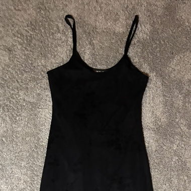 Schwarzes Kleid