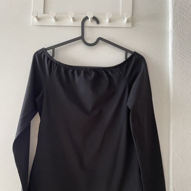 Schulterfreies Langarmshirt schwarz