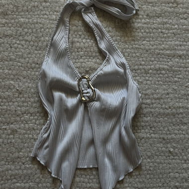 Top grigio senza schiena