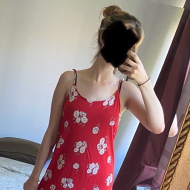 Rotes blümchen Kleid