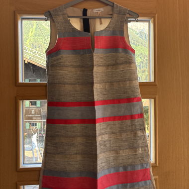 Gestreiftes ärmelloses Kleid