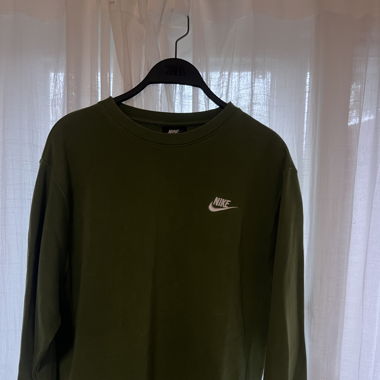 Olivegreen Nike Sweater