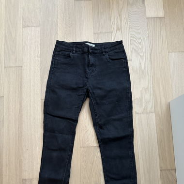 schwarze Jeans