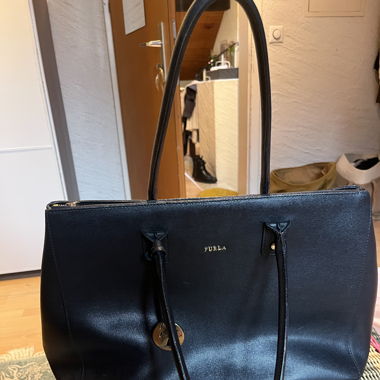 Sac à main Furla noir classique 