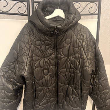 Louis Vuitton gesteppte schwarze Jacke