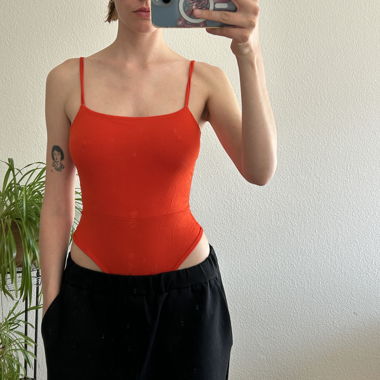 Body orange a bretelles