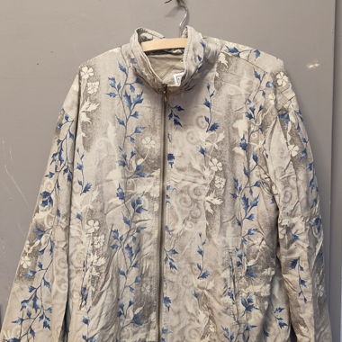Summer jacket with floral pattern 