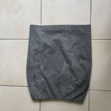 Jupe grise motif brode
