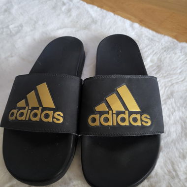 Ciabatte adidas nere e dorate