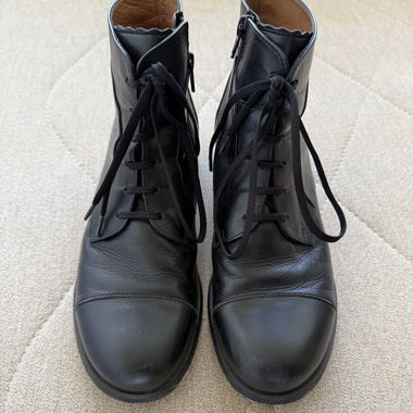 Schwarze Schnürstiefel mit perfekter Passform für Einlagen