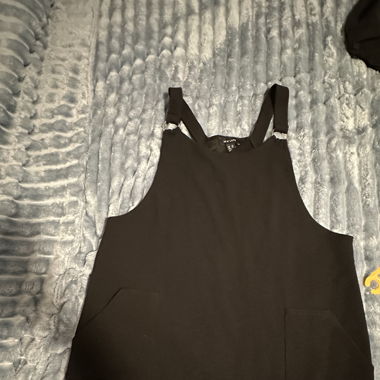 Schwarzes Kleid 