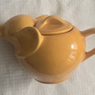 Teiera Elefante in ceramica giallo-arancio