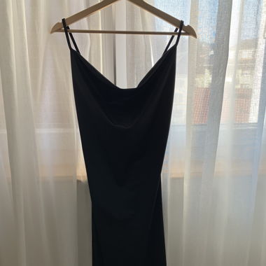 Robe de soirée noire satinée 