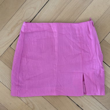Rosa Rock mit Schlitz