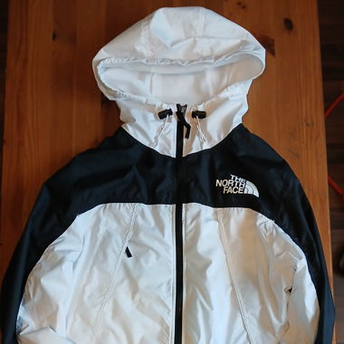 The North Face coupe vent à capuche