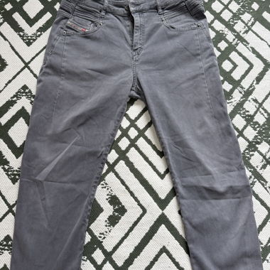 Jeans en denim Diesel Sweat gris à coupe slim