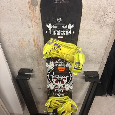 Snowboard avec fixation