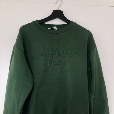 Grüner Pulli