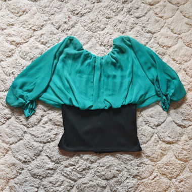 blouse verte à volant 