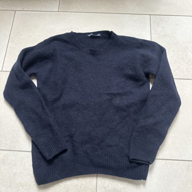 Brandy Melville pullover 
