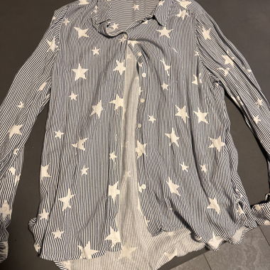Blouse rayée avec motif d'étoiles