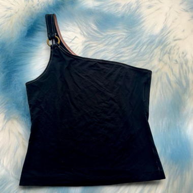 Schwarzes Y2K Charm-Top mit asymmetrischer One-Shoulder-Passform