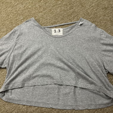 Graues Cropped T-Shirt