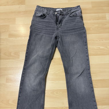 Graue Straight Fit Jeans