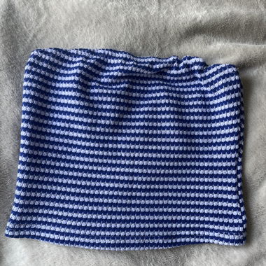 Top estivo blu e bianco