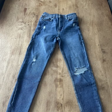 Bershka High Waist Jeans Gr. 34 Destroyed Look
