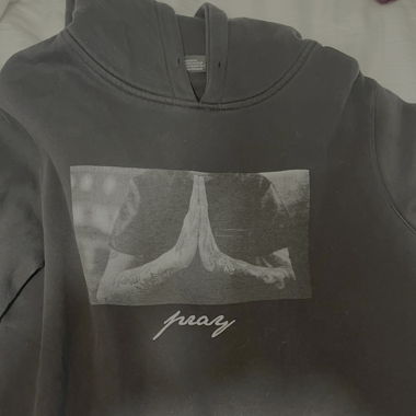 Felpa con cappuccio „Pray“