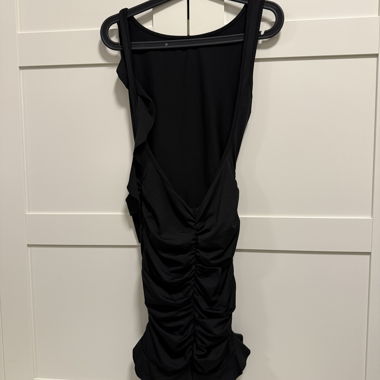 Rückenfreies kleid