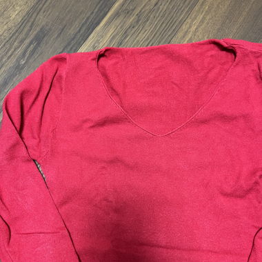 Maglione rosso scollo a V manica lunga