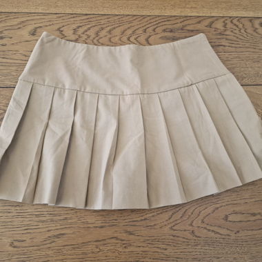 Jupe plissée beige avec pantalon, taille S, comme neuve
