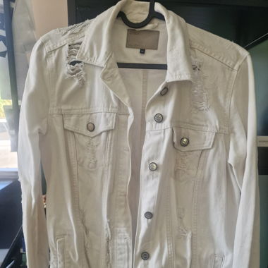 Veste blanche jean style déchiré Taille 34 ONLY 