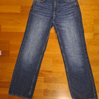 Jeans blu a gamba dritta, vita media