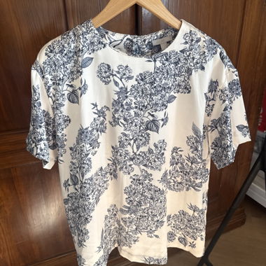 Chemise blanche à fleurs