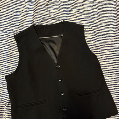 Taillierter schwarzer Gilet - ärmellos