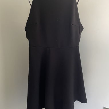 Abito nero con spalline