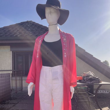 Langer Kimono in Fuchsienrosa mit orientalischem Flair