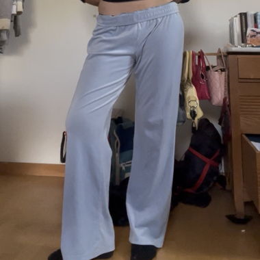 Hellblaue trainerhose velour
