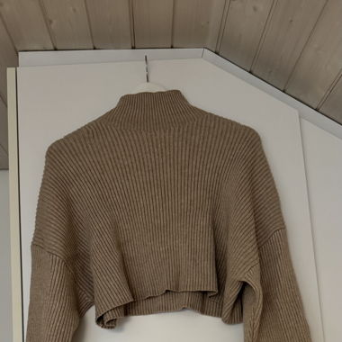 beiger cropped Pullover