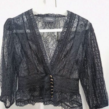 Blusa in pizzo con bottoniera