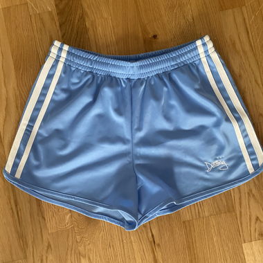 Pantaloncini corti blu con righe