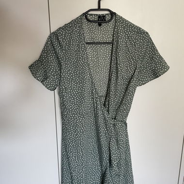Gepunktetes Kleid